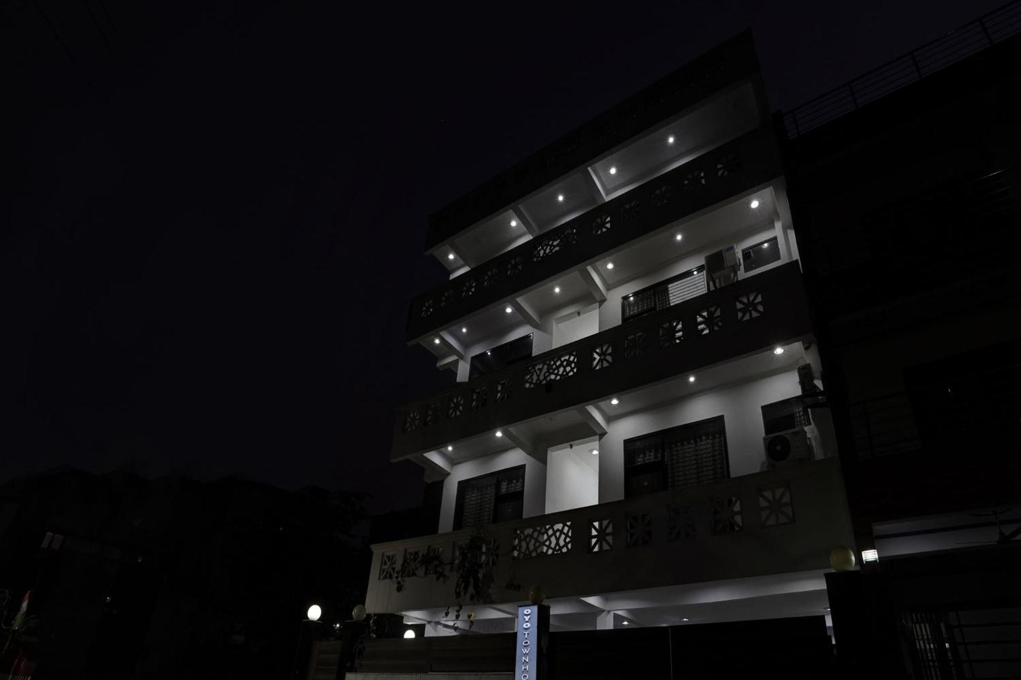 Collection O Samira Residency Near Botanic Garden Of Indian Republic Hotel Noida Exterior foto